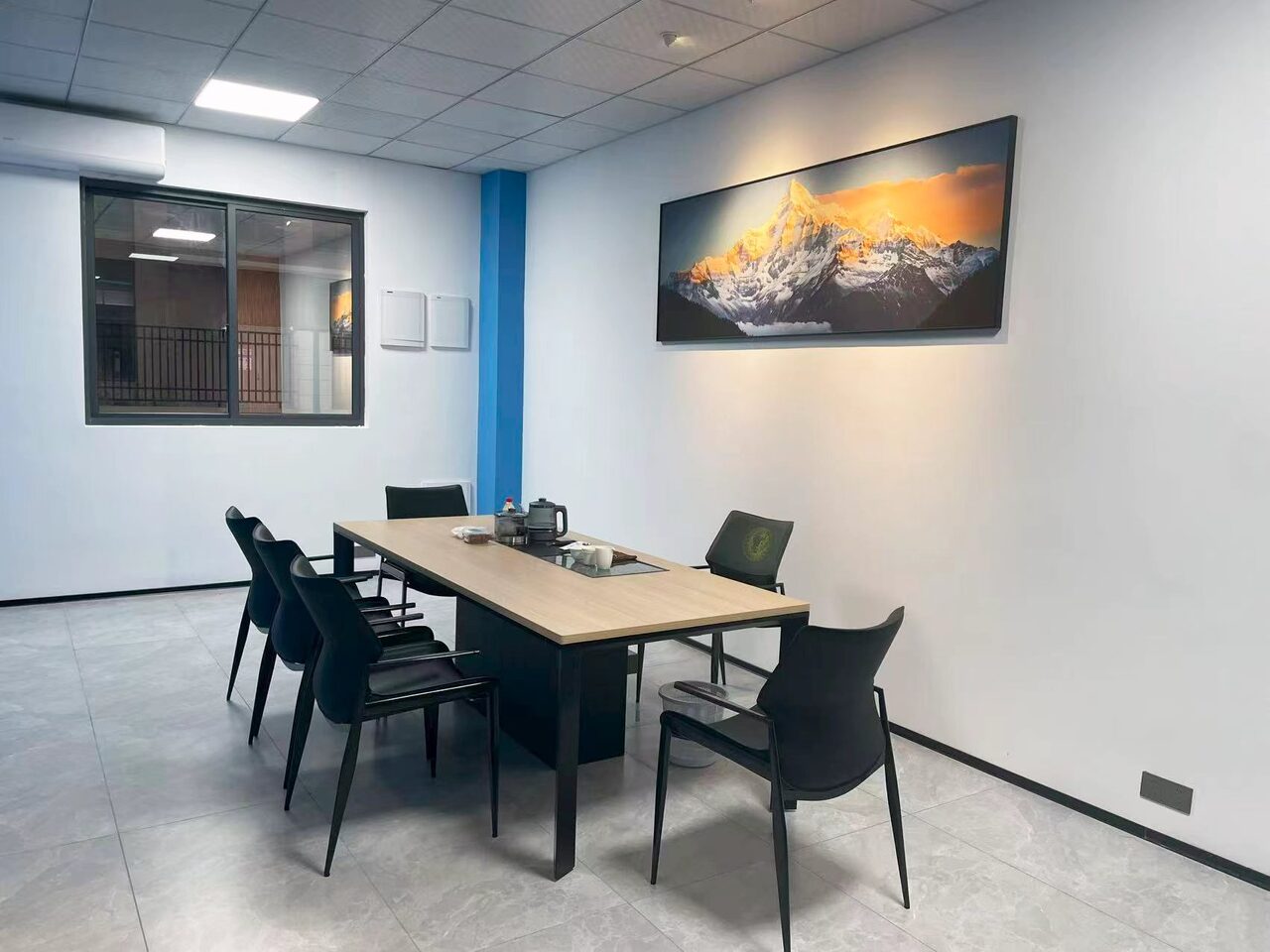 A small meeting room